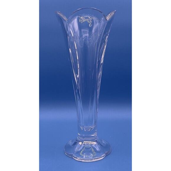 Collectible Nachtmann Tulip Bud Vase Crystal 9 3/4” Tall. *Pre-Owned* - Picture 1 of 10